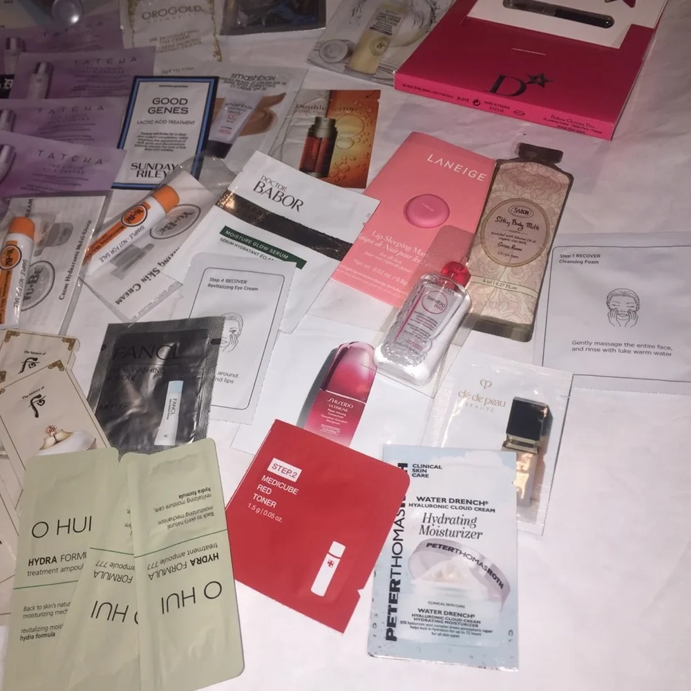 69 pcs samples & 2 makeup bags